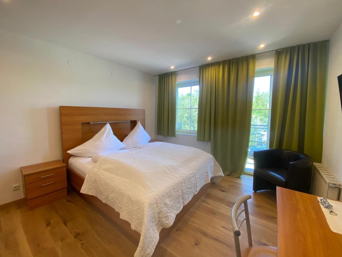 Seehotel Herlinde Podersdorf am See Exterior photo