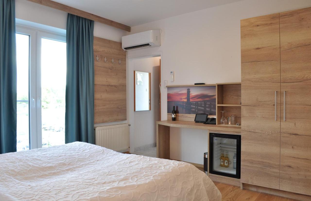 Seehotel Herlinde Podersdorf am See Exterior photo