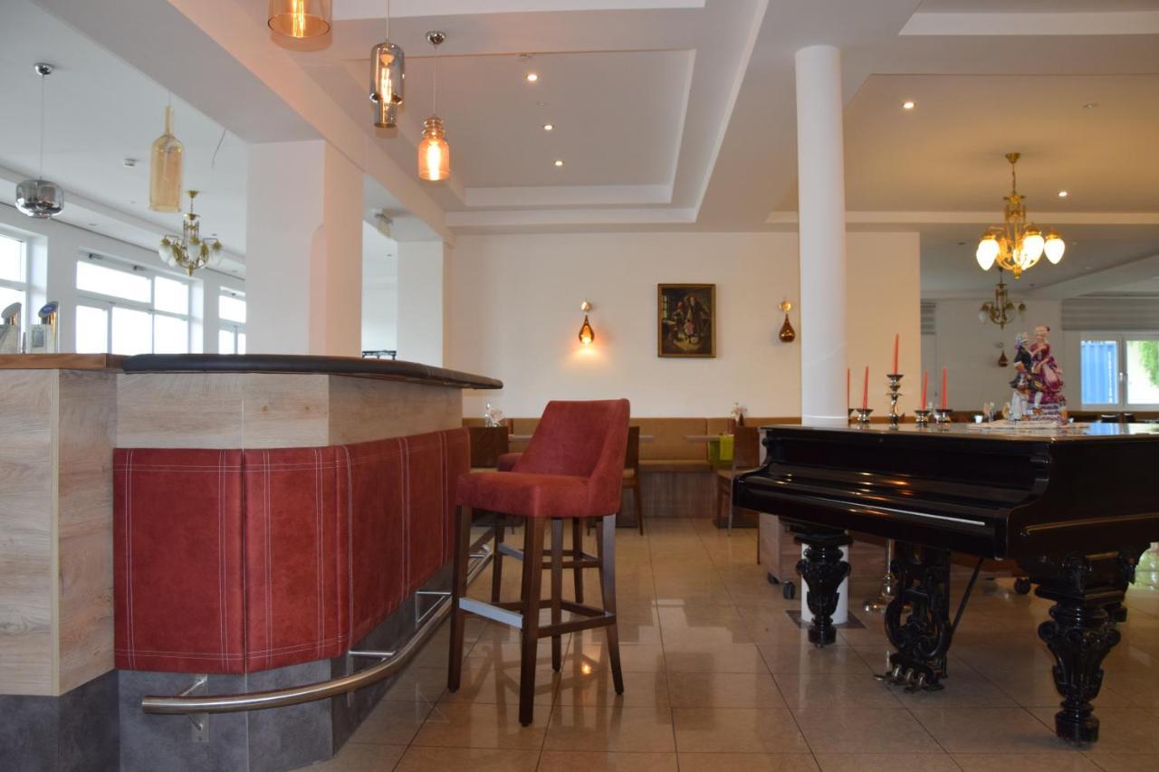 Seehotel Herlinde Podersdorf am See Exterior photo